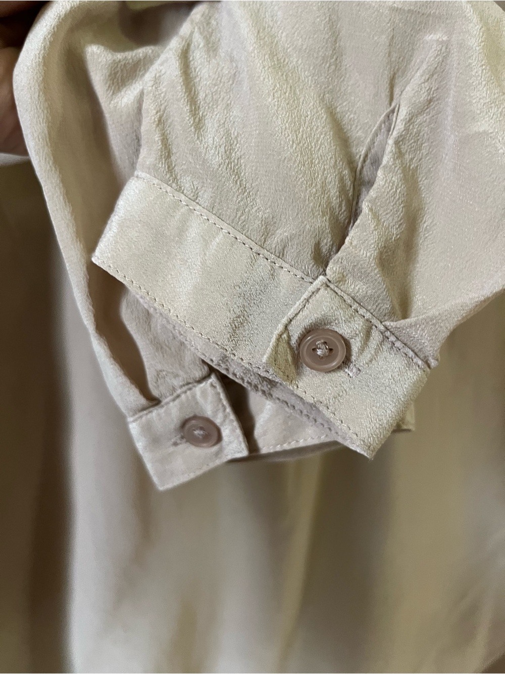 Uniqlo 100% Silk Long Sleeve Button-Front Shirt - Beige Classic preppy s - Picture 5 of 8